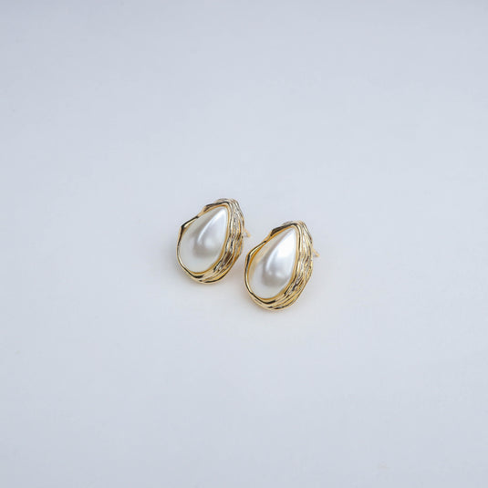 Gilded Ripple Studs Earrings