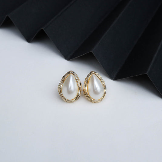 Gilded Ripple Studs Earrings