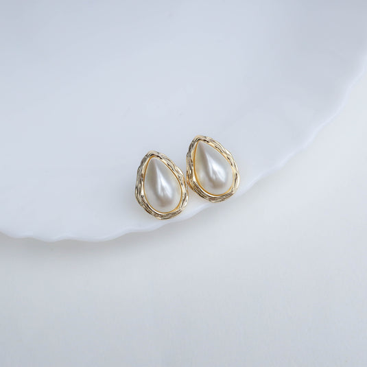Gilded Ripple Studs Earrings