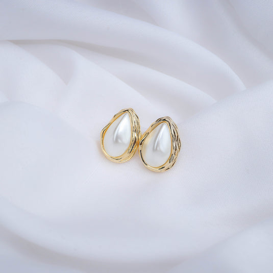 Gilded Ripple Studs Earrings