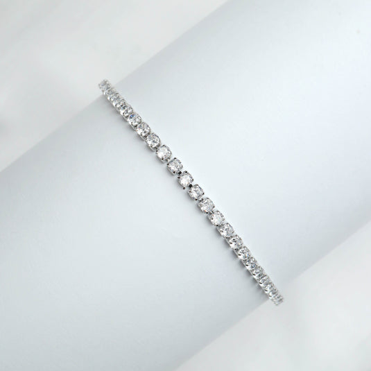 QuinShine elegant diamond tennis bracelet with sparkling round diamonds on a white background