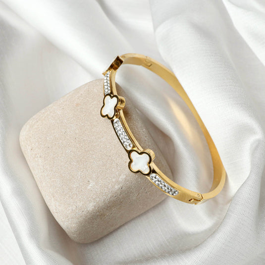 QuinShine luxury gold bracelet featuring sparkling stones and elegant design