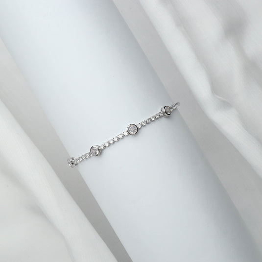 QuinShine affordable gemstone bracelet with delicate silver chain and clear round gemstones