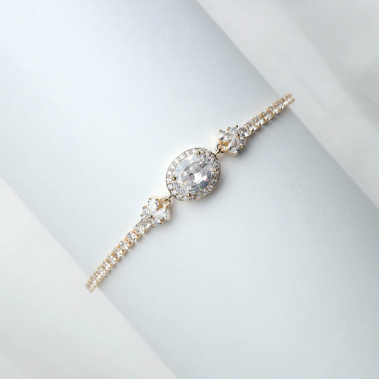 QuinShine elegant gold oval bracelet with sparkling clear stones and delicate design