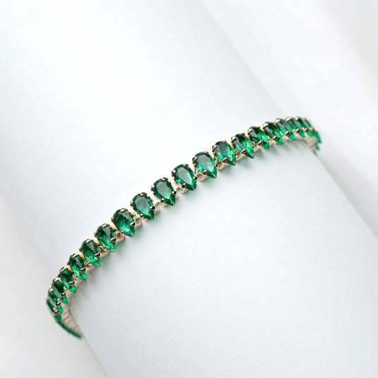 QuinShine elegant emerald green bracelet with oval gemstones set in a delicate gold-tone band