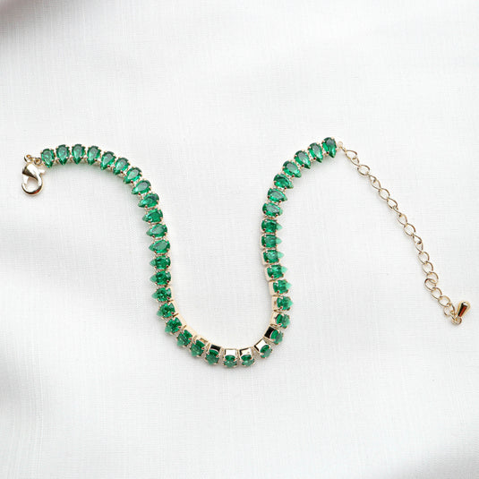 QuinShine emerald green bracelet with gold setting and adjustable chain clasp on white background