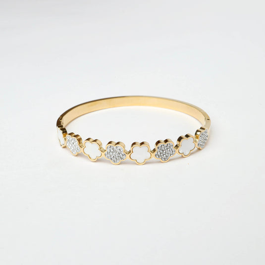 QuinShine floral gold bracelet featuring alternating white enamel and crystal flower charms