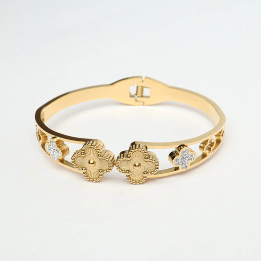 QuinShine gold clover charm bracelet with detailed and diamond-accented clover designs