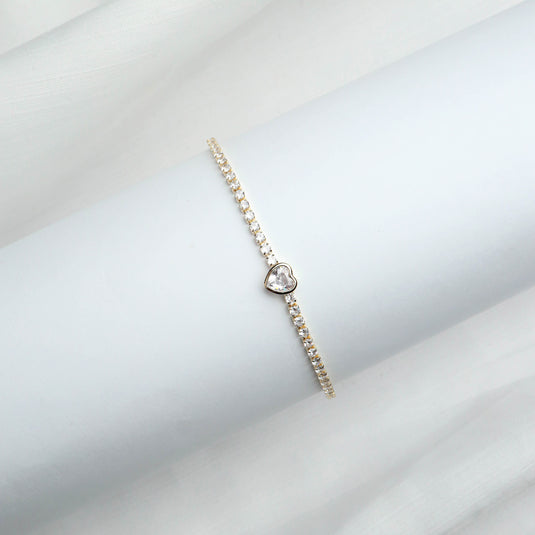 QuinShine delicate diamond tennis bracelet women with heart-shaped centerpiece on white background