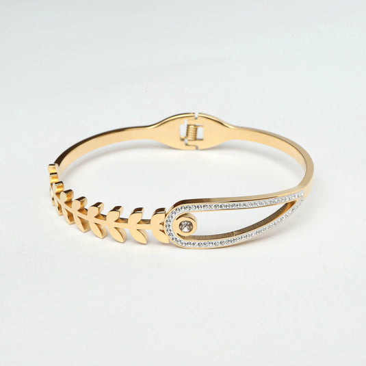 QuinShine elegant gold leaf bracelet with diamonds featuring a unique leaf design and sparkling diamond accents