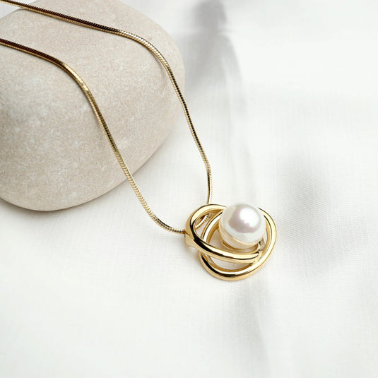 QuinShine elegant gold pearl necklace with a large pearl pendant on a gold chain