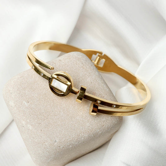 QuinShine sleek arch bracelet in polished gold with geometric circle and bar design