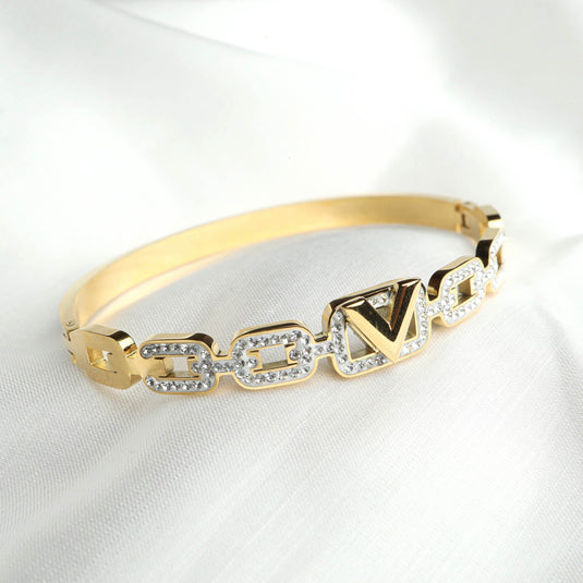 QuinShine luxury brilliance bracelet gold chain link design with sparkling accents on white fabric