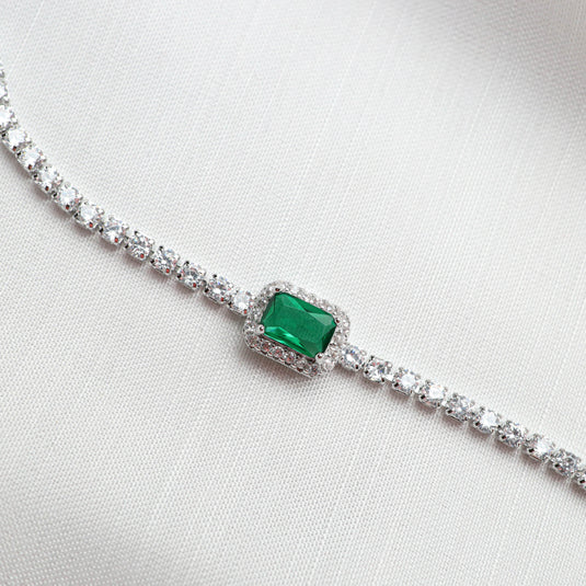 QuinShine minimalist gemstone bracelet featuring a central green gemstone surrounded by clear stones