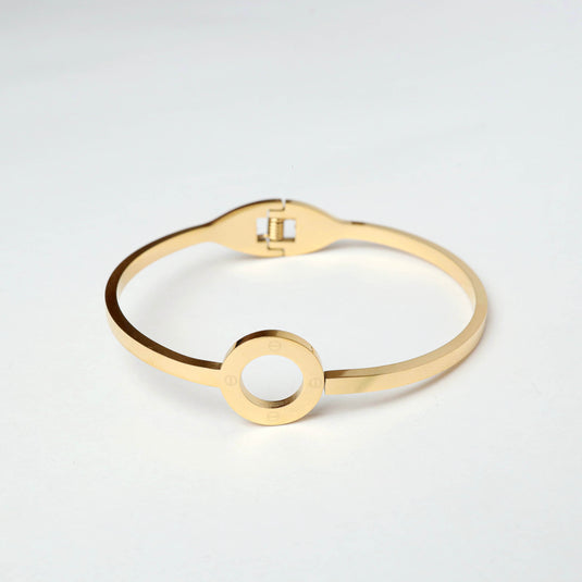 QuinShine elegant gold minimalist jewelry bracelet with circular centerpiece on white background
