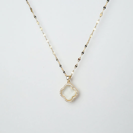 Elegant Moroccan flower necklace with gold chain and white clover-shaped pendant with rhinestone border