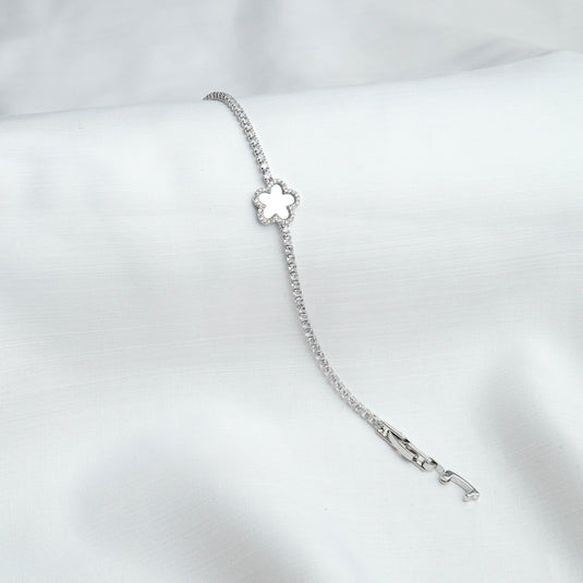 QuinShine Silver Clover Charm Bracelet with delicate chain and clover-shaped charm on white background