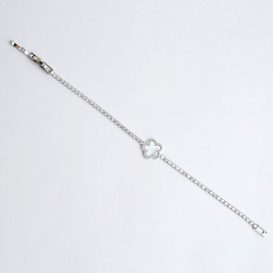 QuinShine silver clover charm bracelet with delicate chain and a polished clover centerpiece