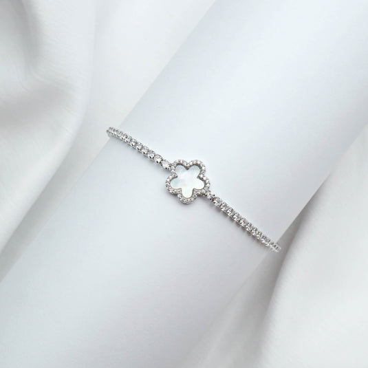 QuinShine Silver Clover Charm Bracelet with delicate chain and sparkling clover centerpiece