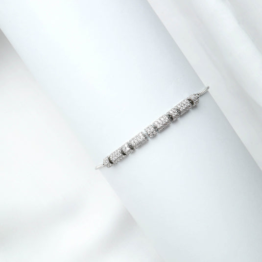QuinShine elegant wrist bracelet with sparkling silver crystals on a delicate chain