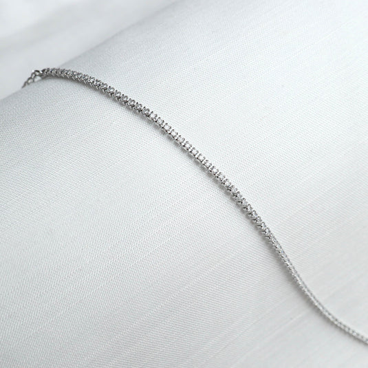 QuinShine silver chain elegant jewelry bracelet displayed on white fabric background