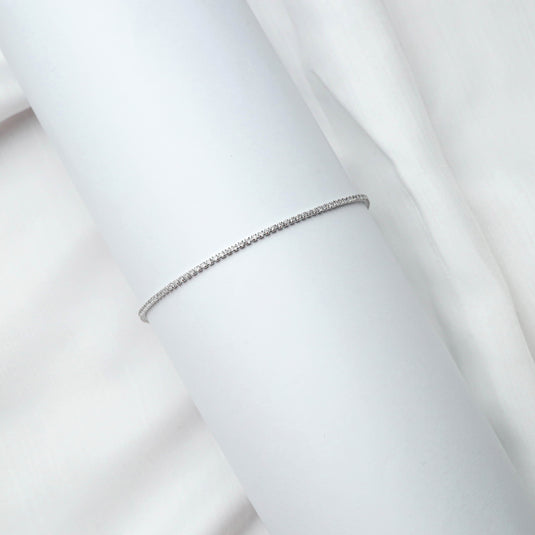 QuinShine elegant jewelry bracelet in silver with delicate chain design on white background