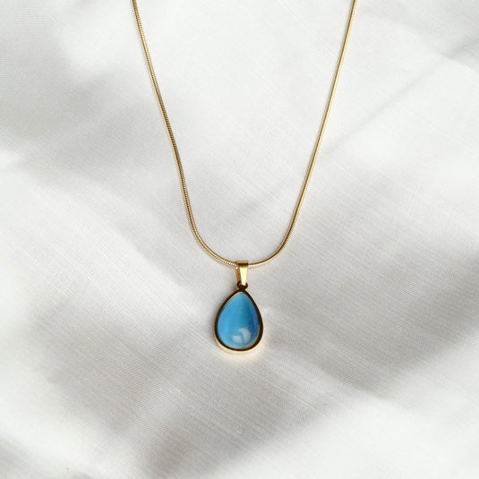 Teardrop necklace gold with blue pendant on a delicate gold chain from QuinShine online jewelry store