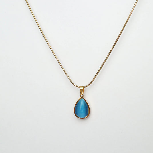 QuinShine teardrop necklace gold with a blue stone pendant on a delicate gold chain