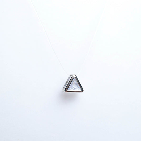 QuinShine transparent chain necklace with triangular silver pendant and clear gemstone