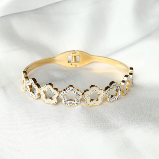 QuinShine gold bracelet featuring unique floral jewelry design with star-shaped flower accents