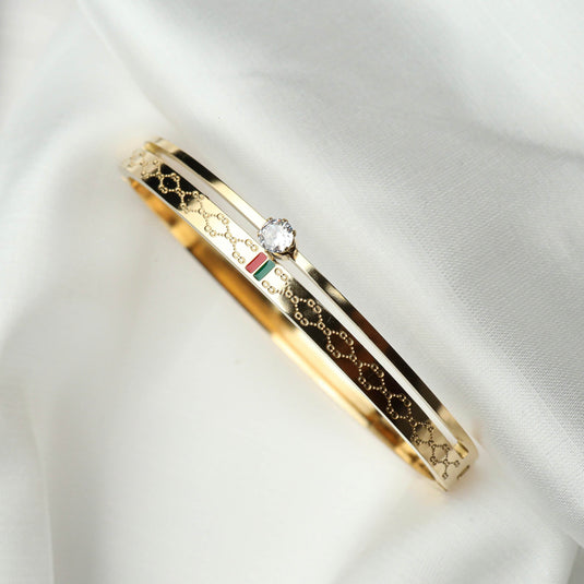 QuinShine unique glow bracelet for events with gold finish and central clear gem on white fabric